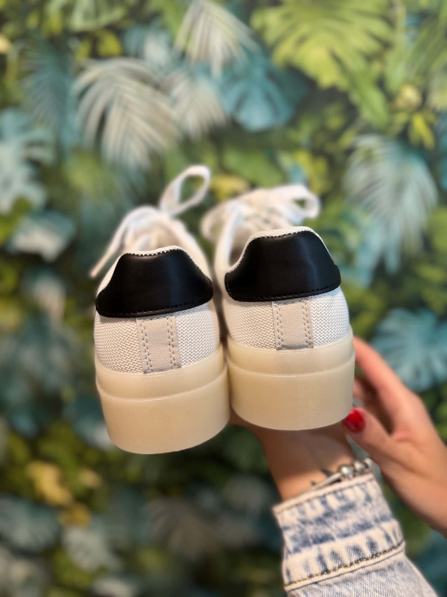 Sneakers